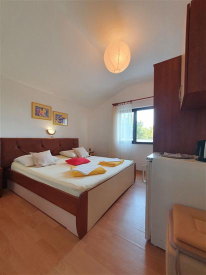 Room S1, for 2 persons