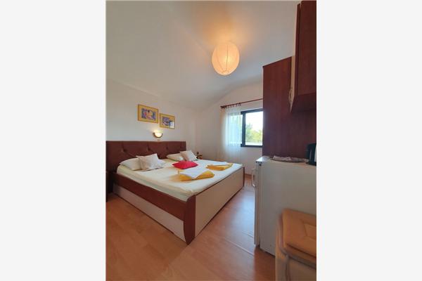 Room S1, for 2 persons