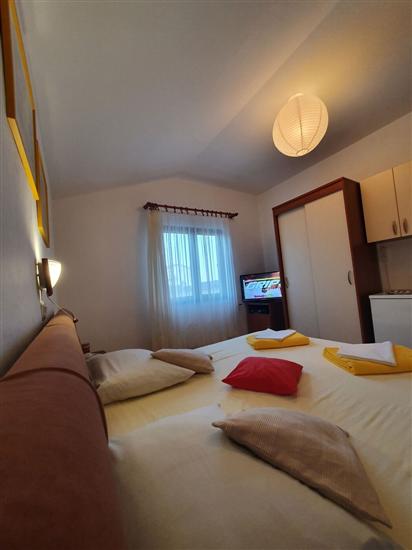 Room S1, for 2 persons