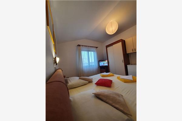 Room S1, for 2 persons