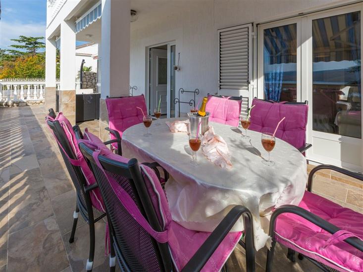 Apartment A2, for 6 persons