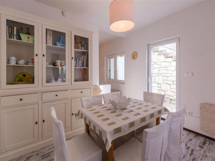 Apartment A2, for 6 persons