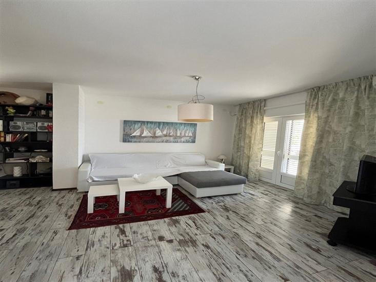 Apartment A2, for 6 persons