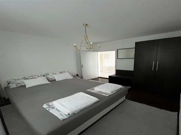 Apartment A2, for 6 persons