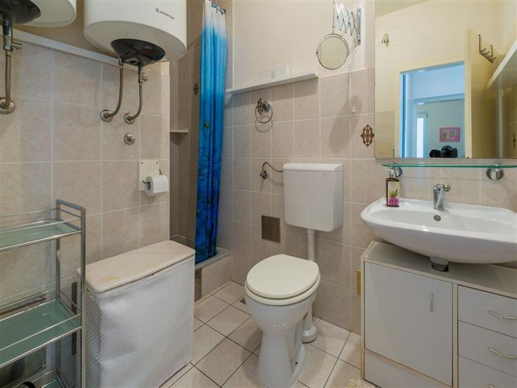 Apartment A2, for 6 persons