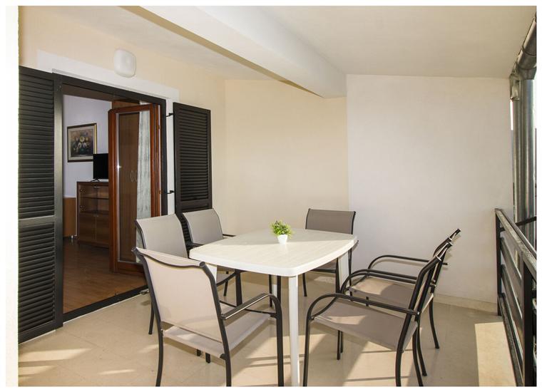 Apartment A2, for 5 persons