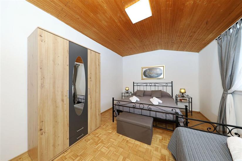 Apartment A4, for 5 persons