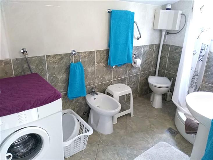 Apartment A1, for 8 persons