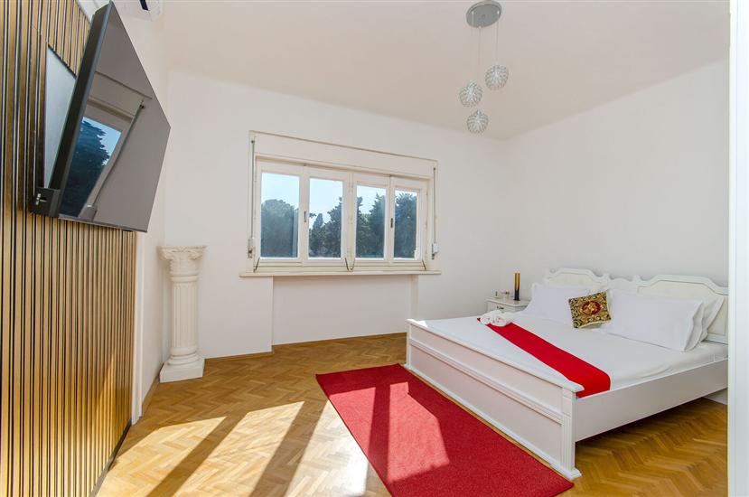 House K1, for 10 persons