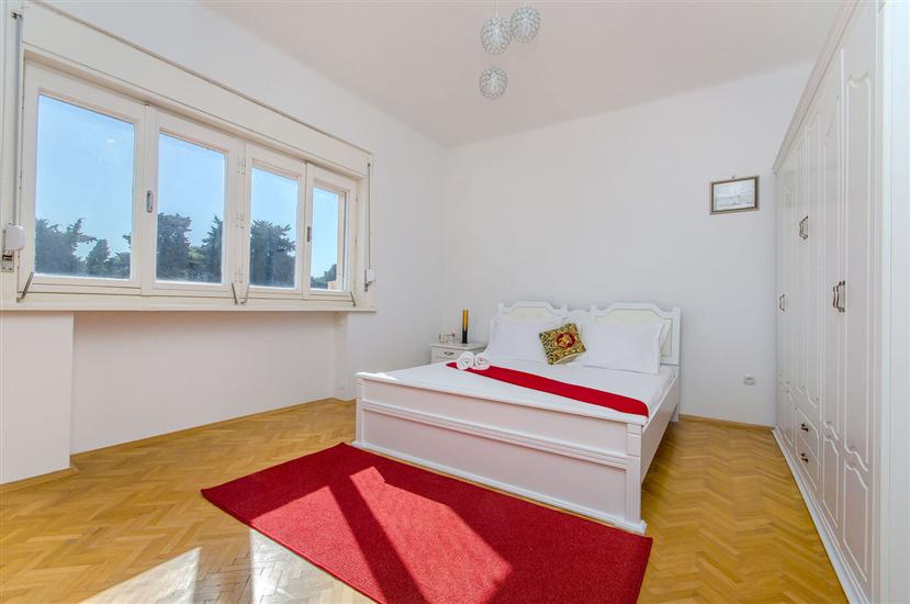 House K1, for 10 persons