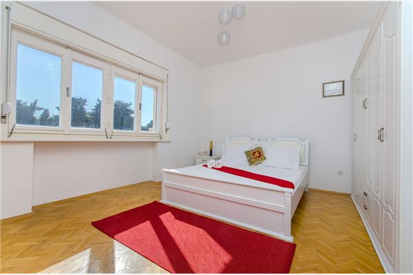 House K1, for 10 persons