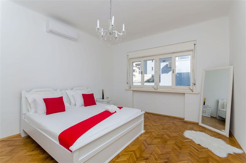 House K1, for 10 persons