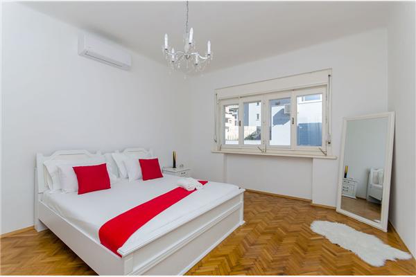 House K1, for 10 persons