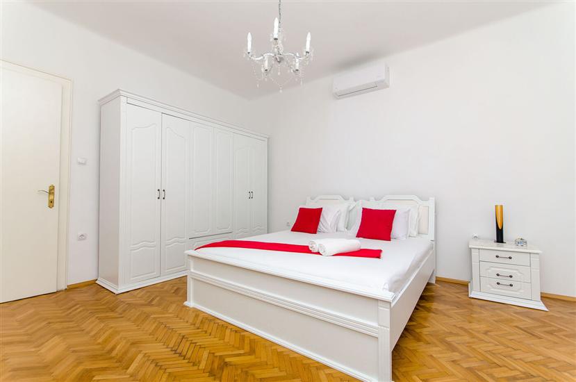 House K1, for 10 persons