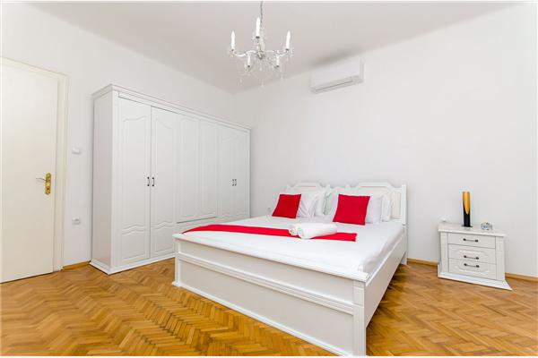 House K1, for 10 persons