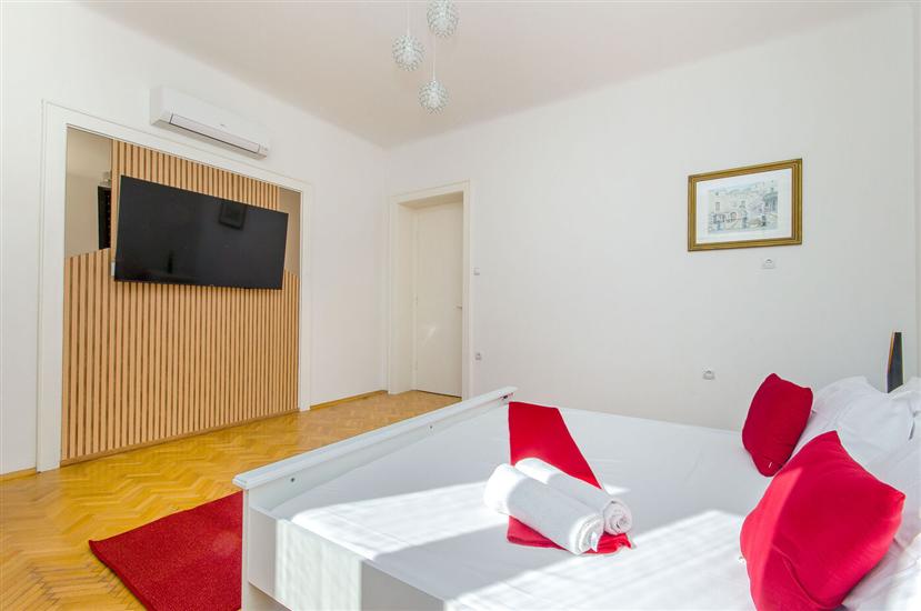 House K1, for 10 persons