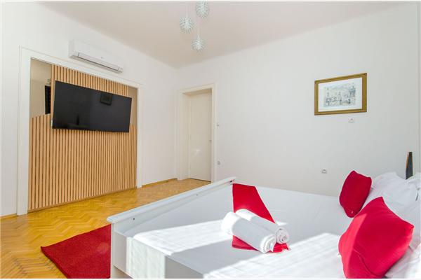 House K1, for 10 persons