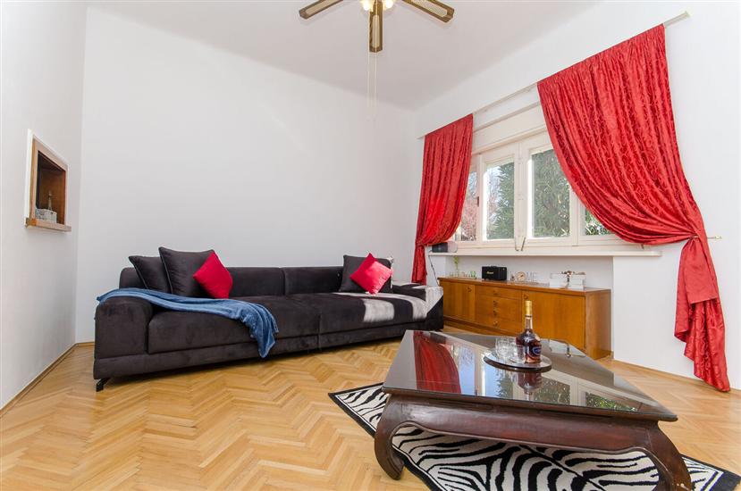 House K1, for 10 persons