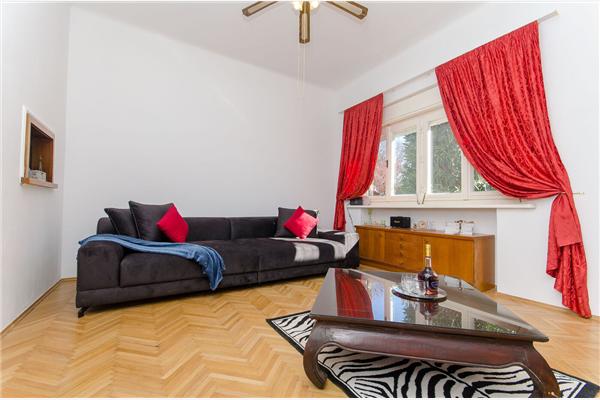 House K1, for 10 persons