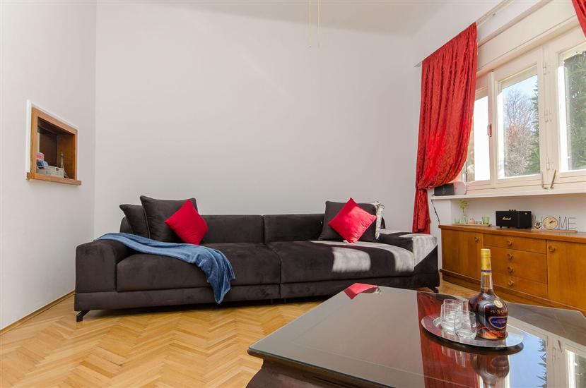 House K1, for 10 persons