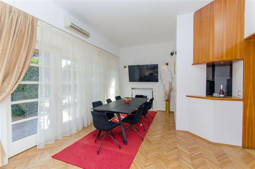 House K1, for 10 persons