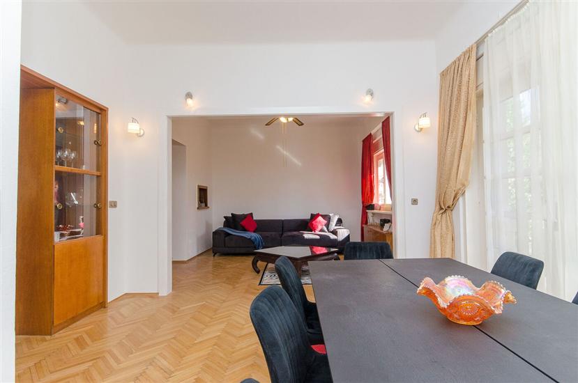 House K1, for 10 persons