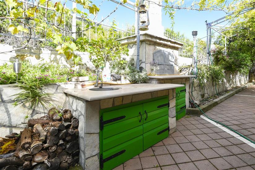 Apartments Vida with garden: