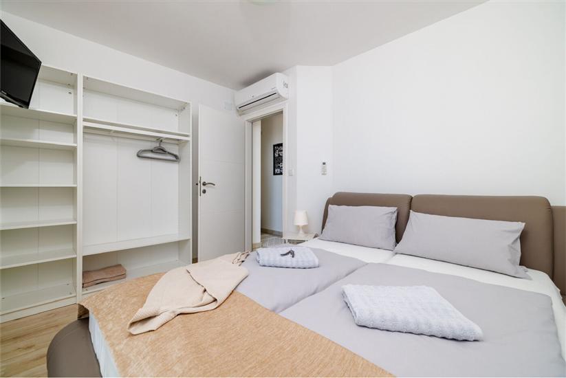 Apartment A1, for 8 persons