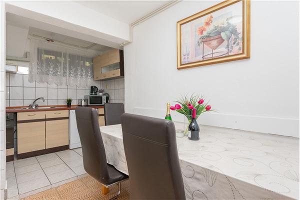 Apartment A5, for 11 persons