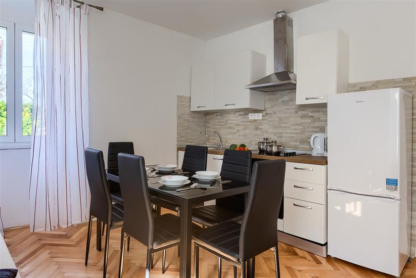 Apartment A2, for 6 persons