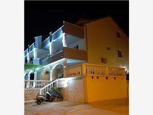 Apartments Dobrila Zavala - island Hvar, Stone house, Size 40.00 m2, Airline distance to town centre 500 m