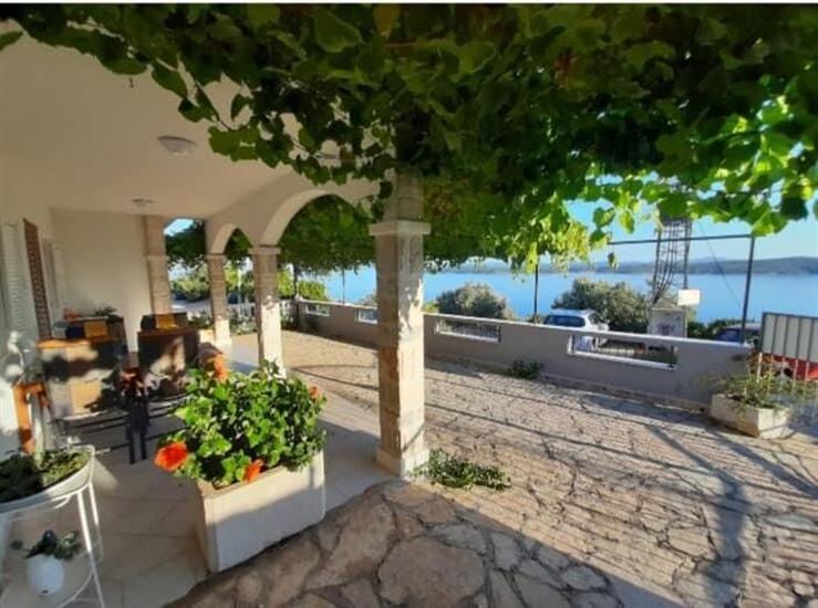 Apartment A2, for 5 persons