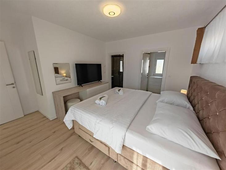 House K1, for 10 persons