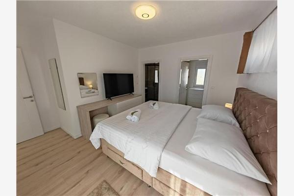 House K1, for 10 persons