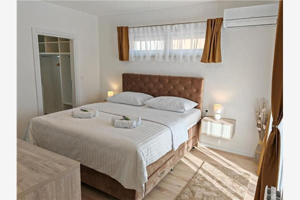 House K1, for 10 persons