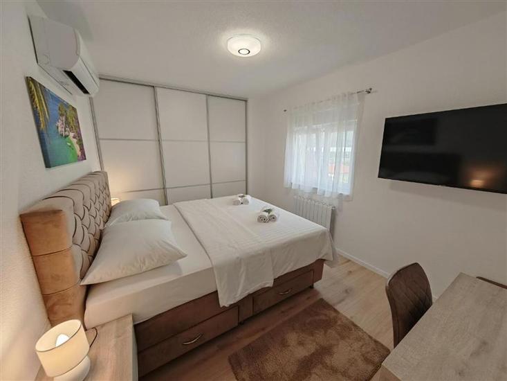 House K1, for 10 persons