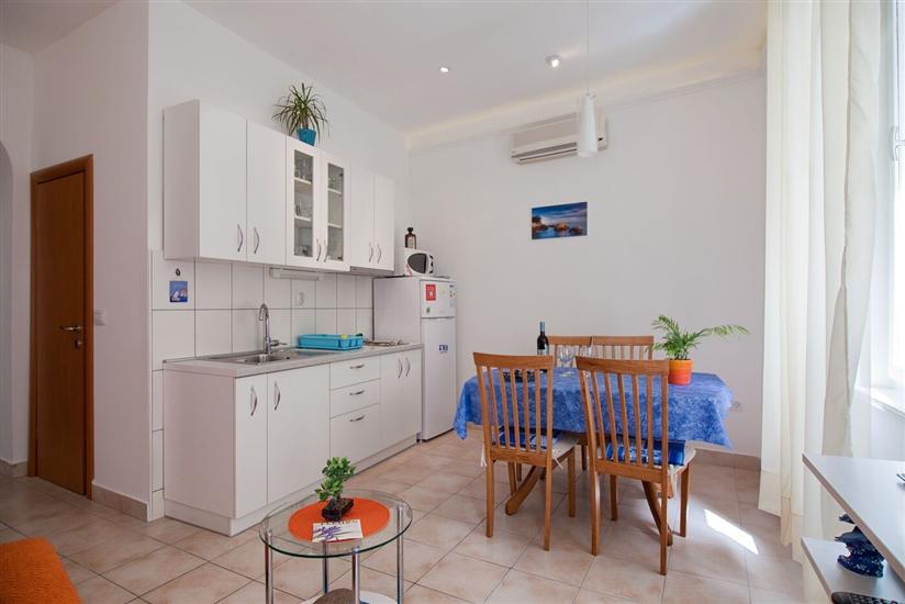 Apartment A1, for 6 persons
