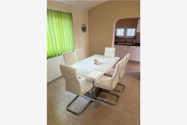 Apartment A2, for 6 persons