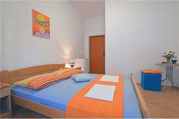 Room S1, for 2 persons