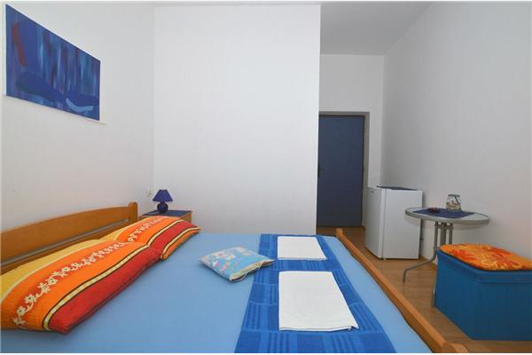 Room S2, for 2 persons