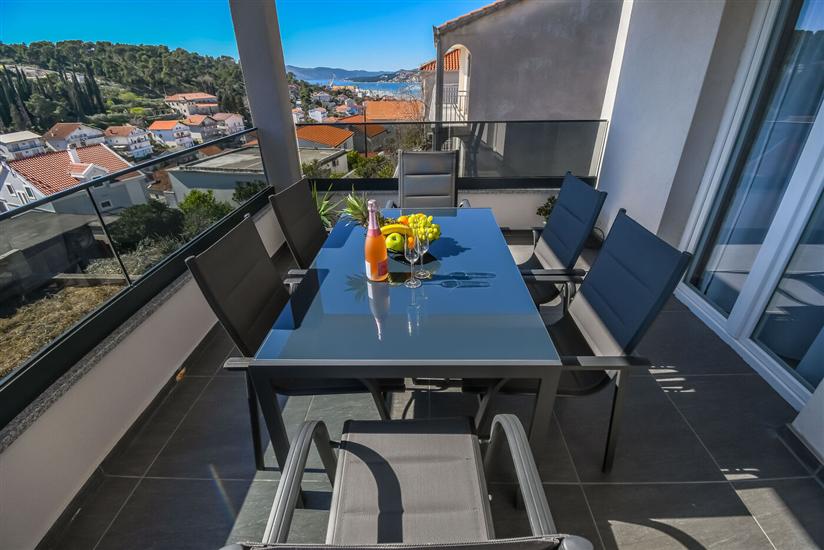 Apartment Silver Shine