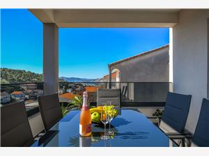 Apartment Silver Shine Trogir, Size 100.00 m2, Airline distance to town centre 500 m