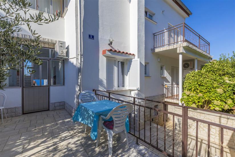 Apartments and Rooms Dotli