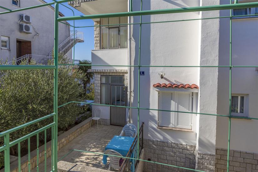 Apartments and Rooms Dotli