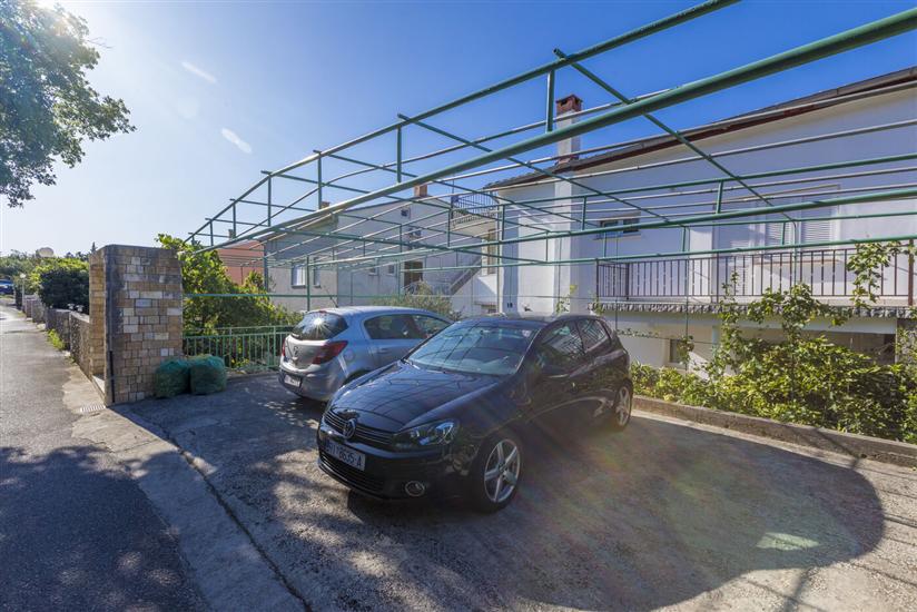 Apartments and Rooms Dotli