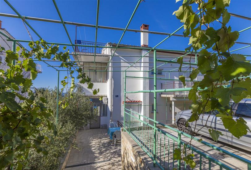 Apartments and Rooms Dotli