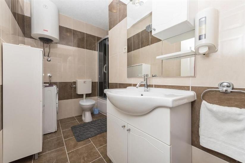 Apartment A2, for 6 persons