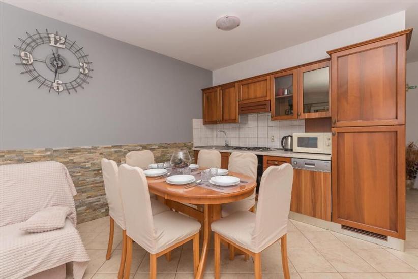 Apartment A2, for 6 persons