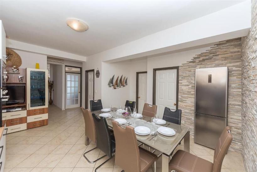 Apartman A4, na 8 osebe