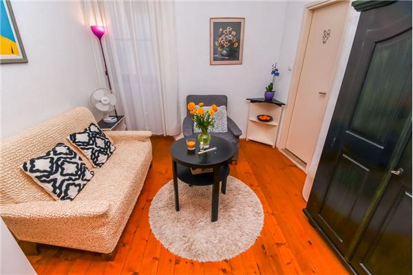 Room S1, for 2 persons